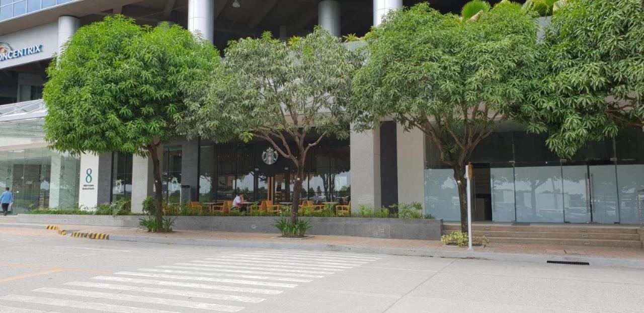 Mactan Newtown Condo With Pool Access マクタン エクステリア 写真