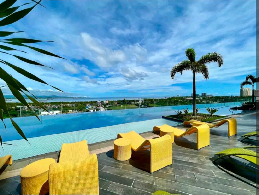 Mactan Newtown Condo With Pool Access マクタン エクステリア 写真