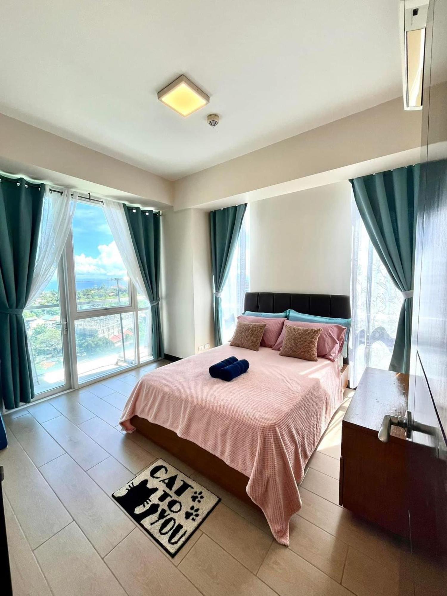 Mactan Newtown Condo With Pool Access マクタン エクステリア 写真
